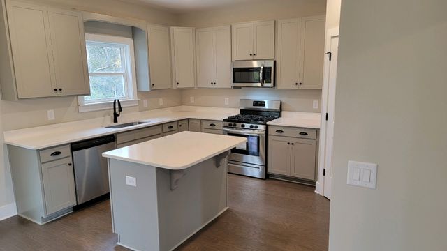 1044 Wickshire Dr, Gallatin, TN 37066