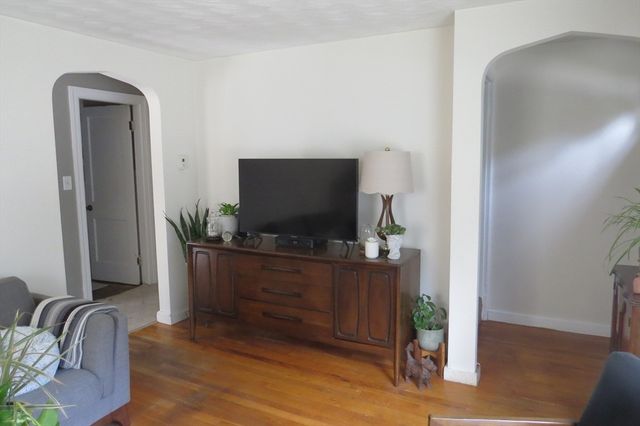 102 Ewing Dr, Stoughton, MA 02072