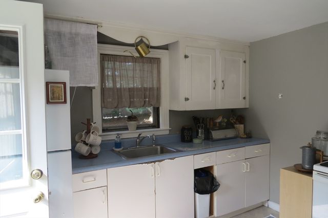 102 Ewing Dr, Stoughton, MA 02072