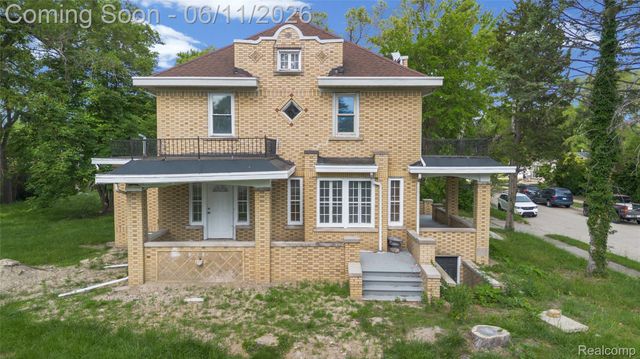 21855 Schoenherr Road, Warren, MI 48089