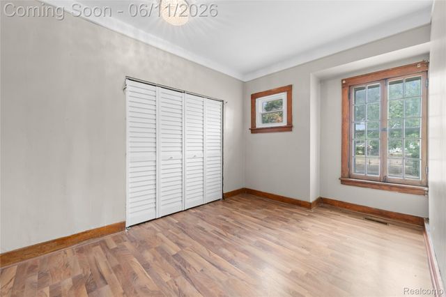21855 Schoenherr Road, Warren, MI 48089
