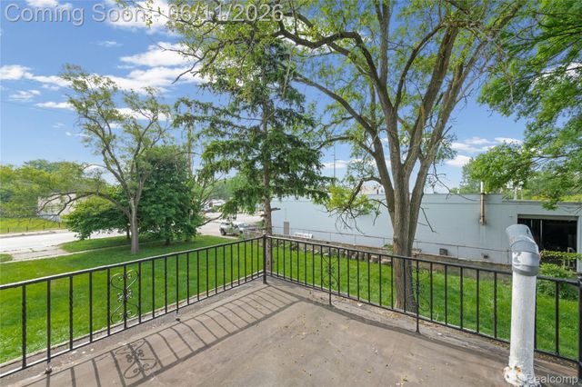21855 Schoenherr Road, Warren, MI 48089