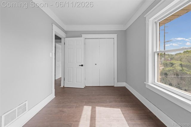 21855 Schoenherr Road, Warren, MI 48089