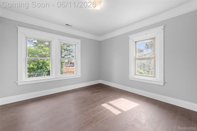 21855 Schoenherr Road, Warren, MI 48089