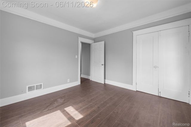 21855 Schoenherr Road, Warren, MI 48089