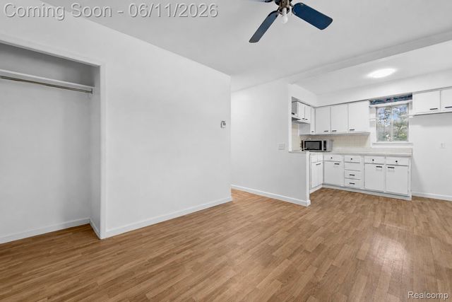 21855 Schoenherr Road, Warren, MI 48089