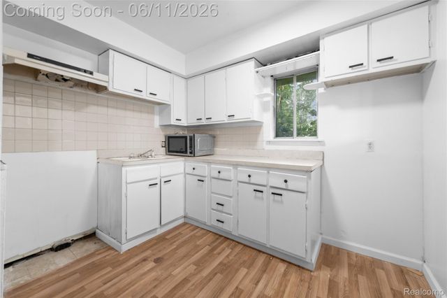 21855 Schoenherr Road, Warren, MI 48089