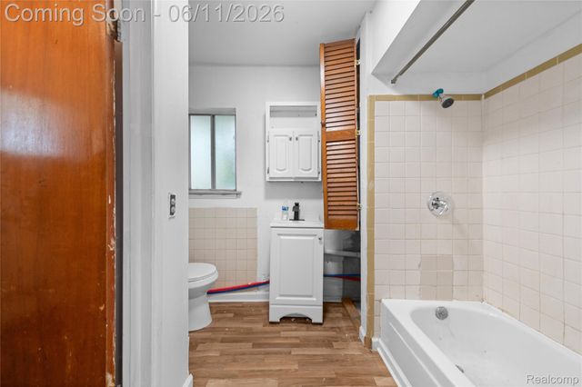 21855 Schoenherr Road, Warren, MI 48089