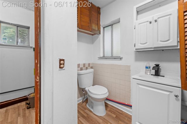 21855 Schoenherr Road, Warren, MI 48089
