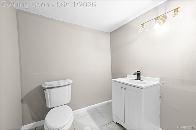 21855 Schoenherr Road, Warren, MI 48089