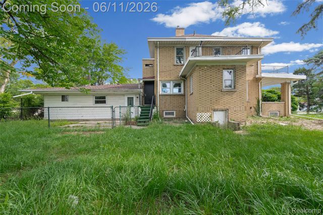 21855 Schoenherr Road, Warren, MI 48089