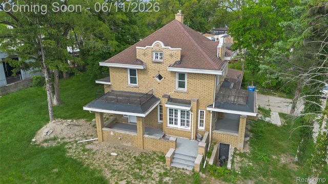 21855 Schoenherr Road, Warren, MI 48089