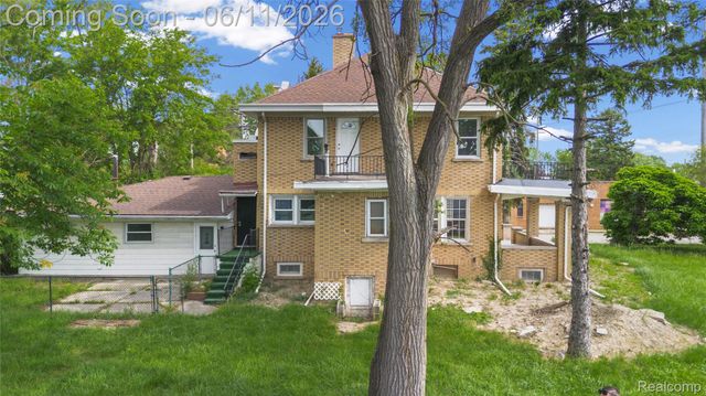 21855 Schoenherr Road, Warren, MI 48089