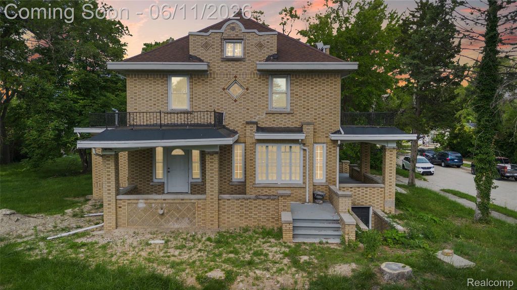 21855 Schoenherr Road, Warren, MI 48089
