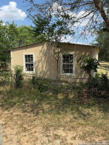 806 State Highway 132, Natalia, TX 78059
