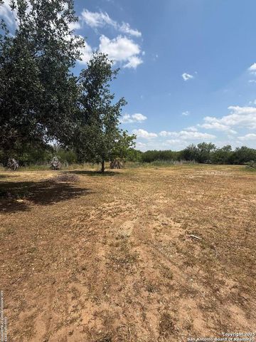 806 State Highway 132, Natalia, TX 78059