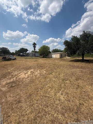 806 State Highway 132, Natalia, TX 78059