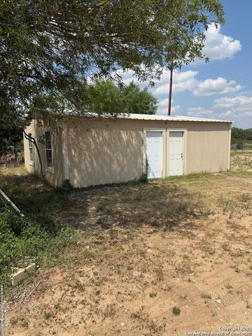 806 State Highway 132, Natalia, TX 78059