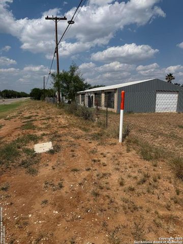 806 State Highway 132, Natalia, TX 78059