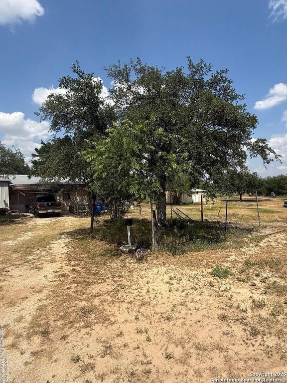 806 State Highway 132, Natalia, TX 78059