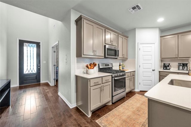 207 Patriot DR, Buda, TX 78610