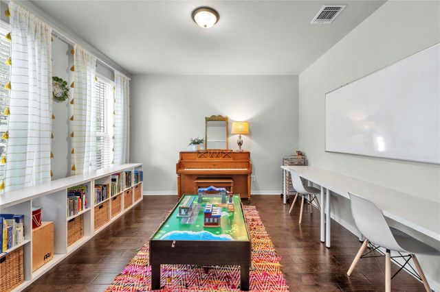 207 Patriot DR, Buda, TX 78610