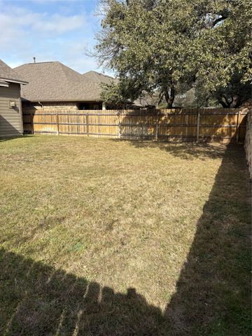 207 Patriot DR, Buda, TX 78610