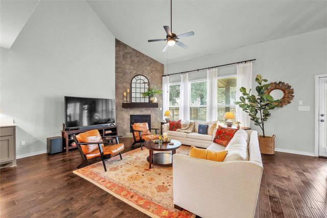 207 Patriot DR, Buda, TX 78610