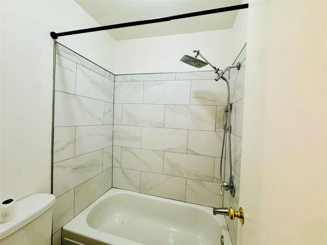 2003 Place Rebecca Lane 10, Houston, TX 77090