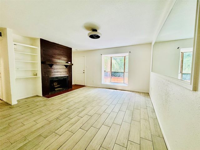2003 Place Rebecca Lane 10, Houston, TX 77090