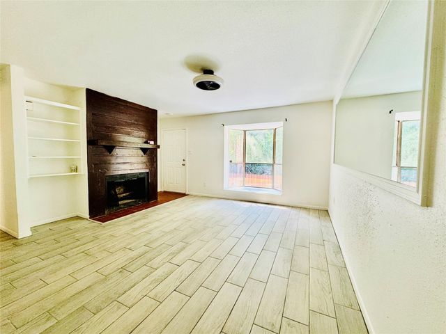 2003 Place Rebecca Lane 10, Houston, TX 77090