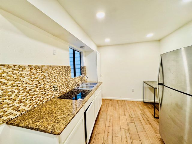 2003 Place Rebecca Lane 10, Houston, TX 77090