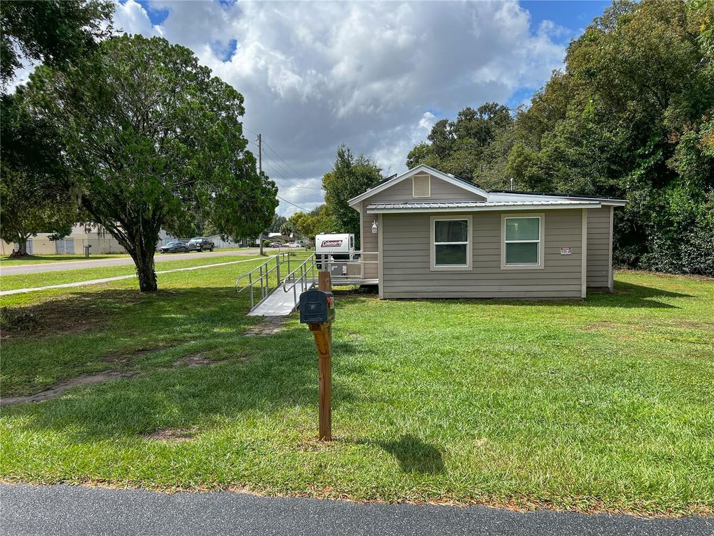5811 11TH STREET, Zephyrhills, FL 33542