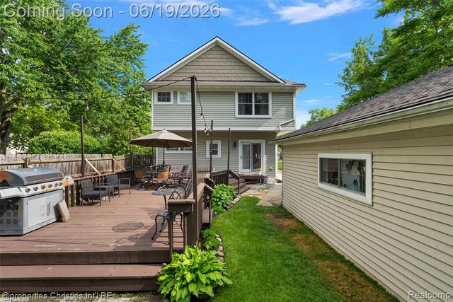 525 Broadacre Avenue, Clawson, MI 48017