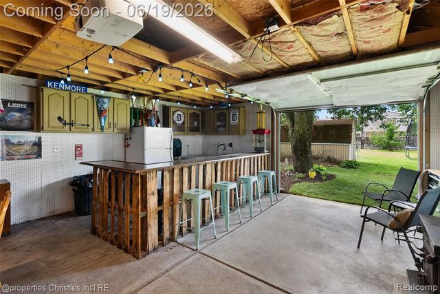 525 Broadacre Avenue, Clawson, MI 48017