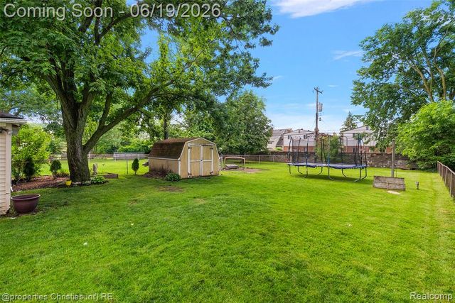 525 Broadacre Avenue, Clawson, MI 48017