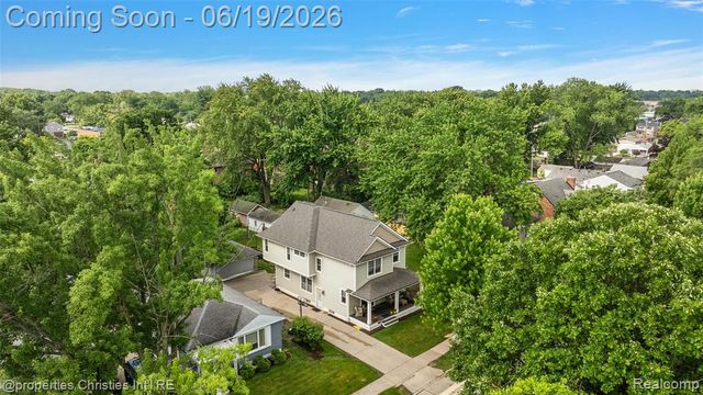 525 Broadacre Avenue, Clawson, MI 48017
