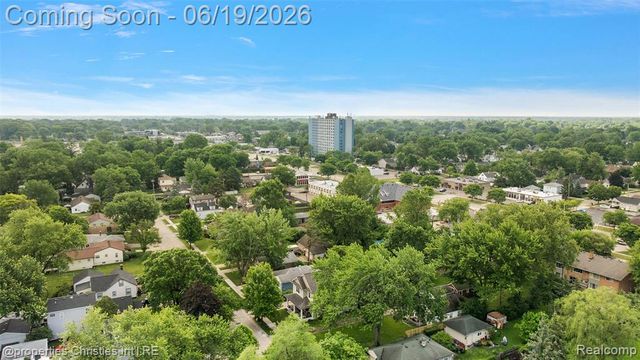 525 Broadacre Avenue, Clawson, MI 48017
