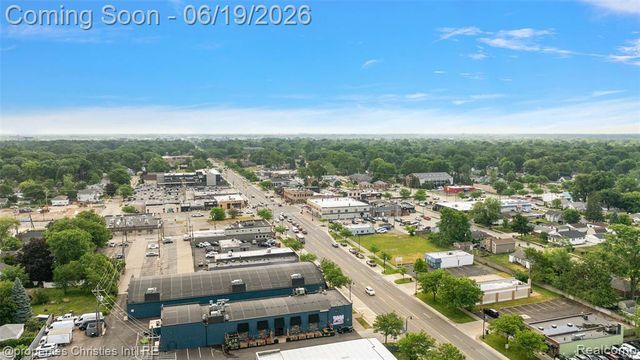 525 Broadacre Avenue, Clawson, MI 48017