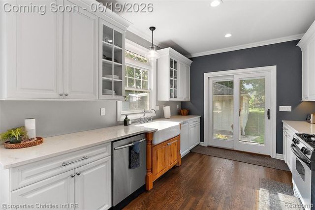 525 Broadacre Avenue, Clawson, MI 48017