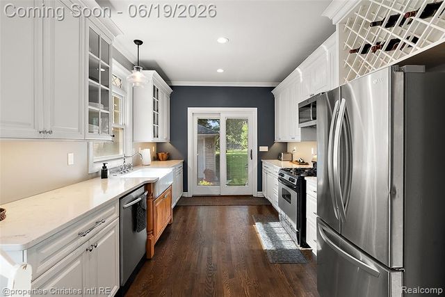 525 Broadacre Avenue, Clawson, MI 48017