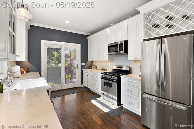 525 Broadacre Avenue, Clawson, MI 48017