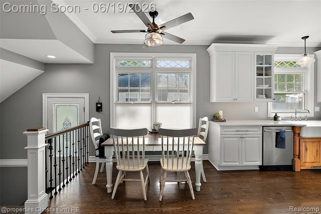 525 Broadacre Avenue, Clawson, MI 48017