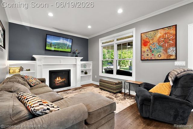 525 Broadacre Avenue, Clawson, MI 48017