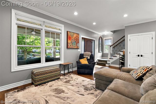 525 Broadacre Avenue, Clawson, MI 48017