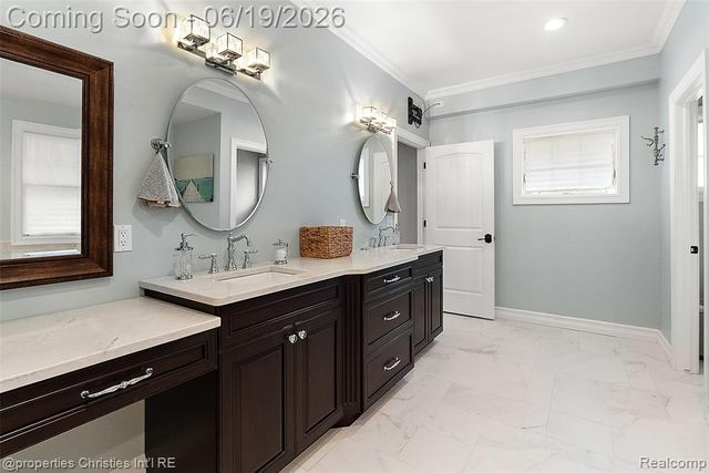 525 Broadacre Avenue, Clawson, MI 48017
