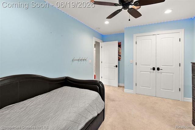 525 Broadacre Avenue, Clawson, MI 48017