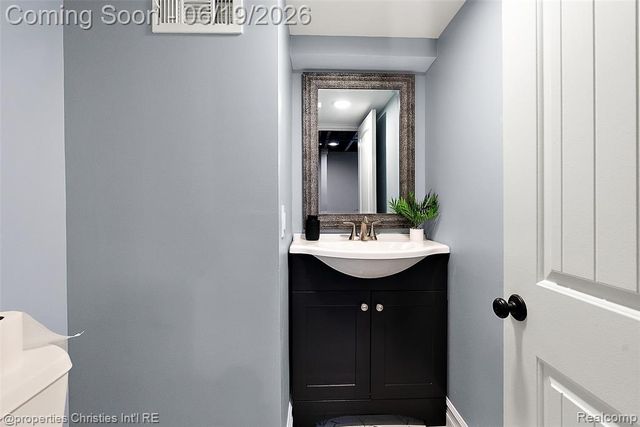 525 Broadacre Avenue, Clawson, MI 48017