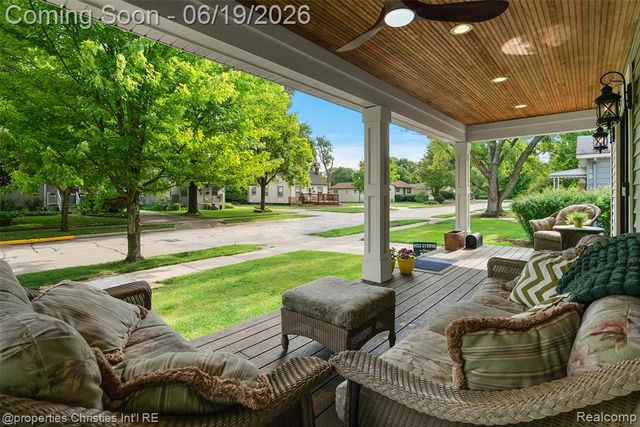 525 Broadacre Avenue, Clawson, MI 48017