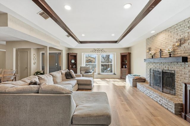 1105 Meadow Crest Lane, Mansfield, TX 76063